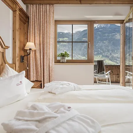 Stacherhof Aparthotel Fuegen