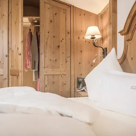 Stacherhof Aparthotel Fuegen